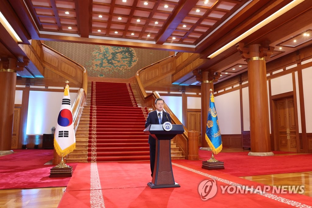 1月11日，在青瓦台，韩国总统文在寅发表新年贺词。 韩联社