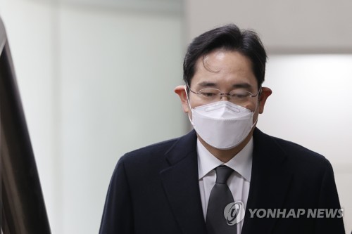 资料图片：1月18日，三星电子副会长李在镕出庭受审。 韩联社