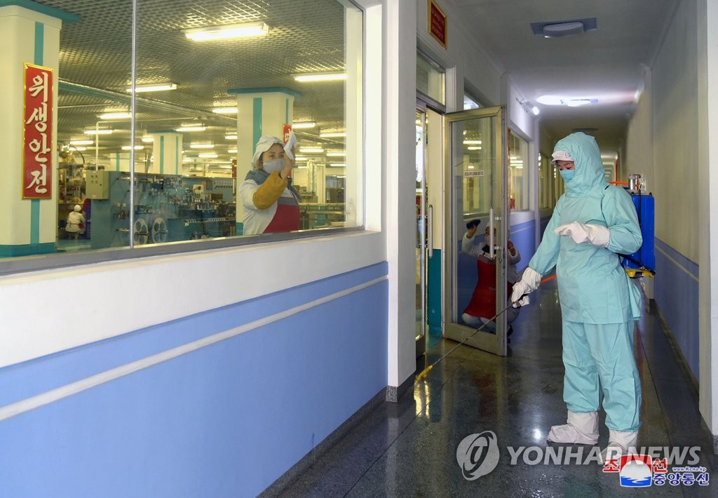 资料图片：朝鲜平壤牙科卫生用品厂 韩联社