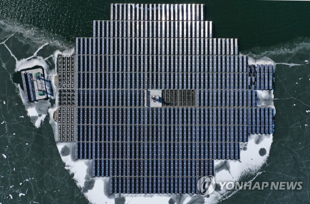 大面积太阳能发电板 韩联社