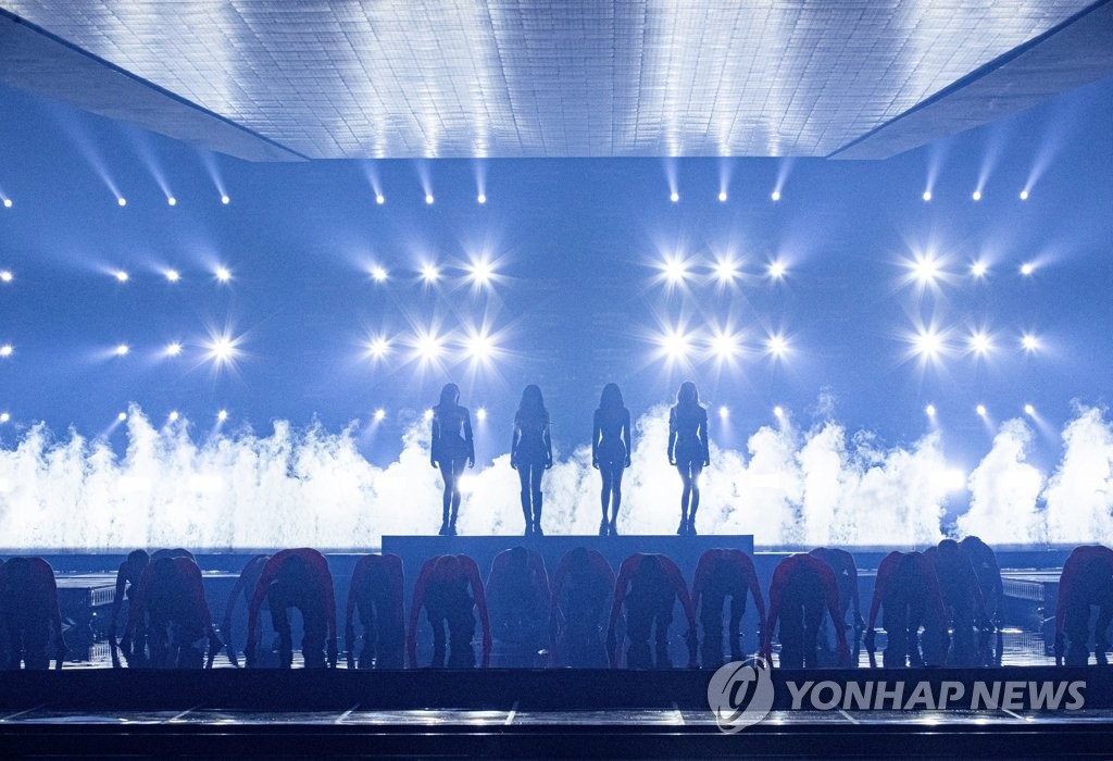 1月31日，BLACKPINK举办线上演唱会“THE SHOW”。 韩联社/YG娱乐供图（图片严禁转载复制）