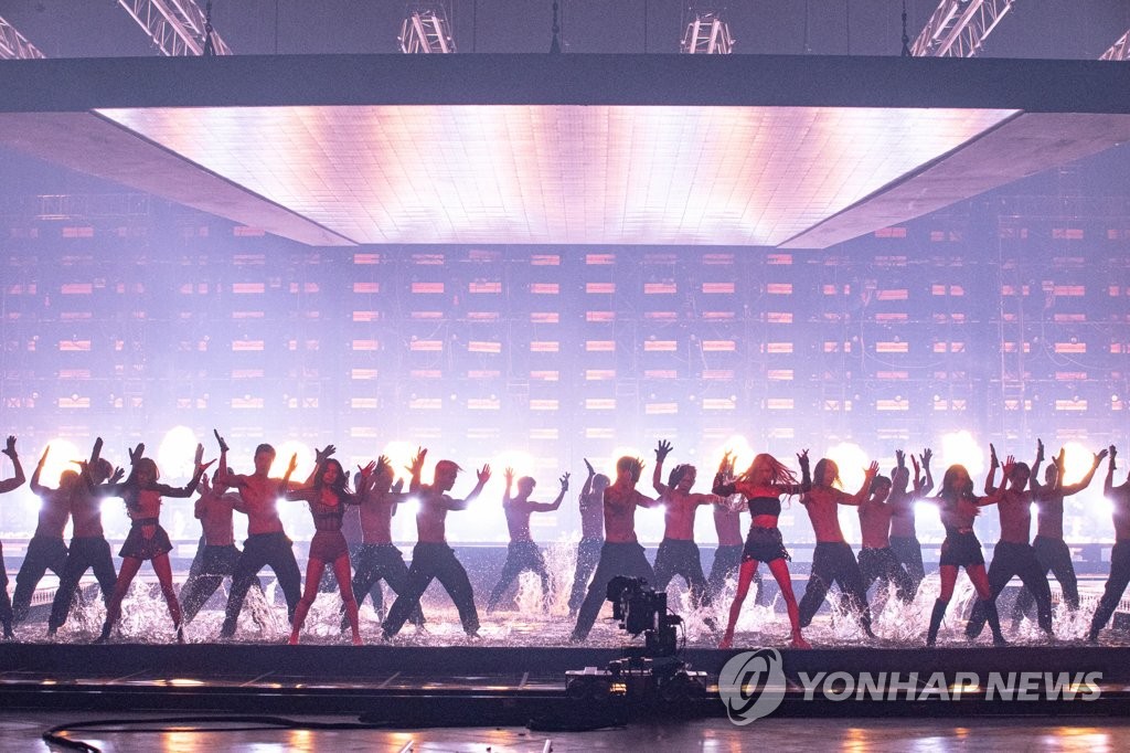 《THE SHOW》演唱会现场 韩联社/YG娱乐供图（图片严禁转载复制）