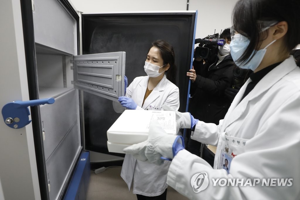 资料图片：2月3日，新冠疫苗运输模拟演练在国立中央医疗院中央预防接种中心进行。 韩联社