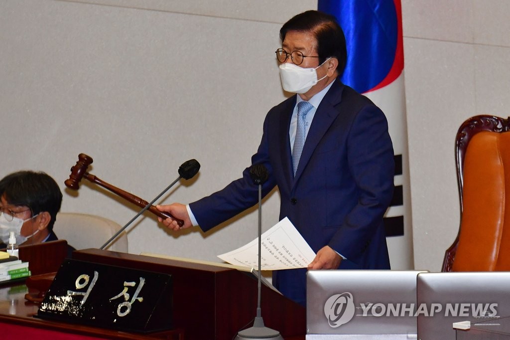 详讯：韩国国会首次弹劾涉司法滥权案法官