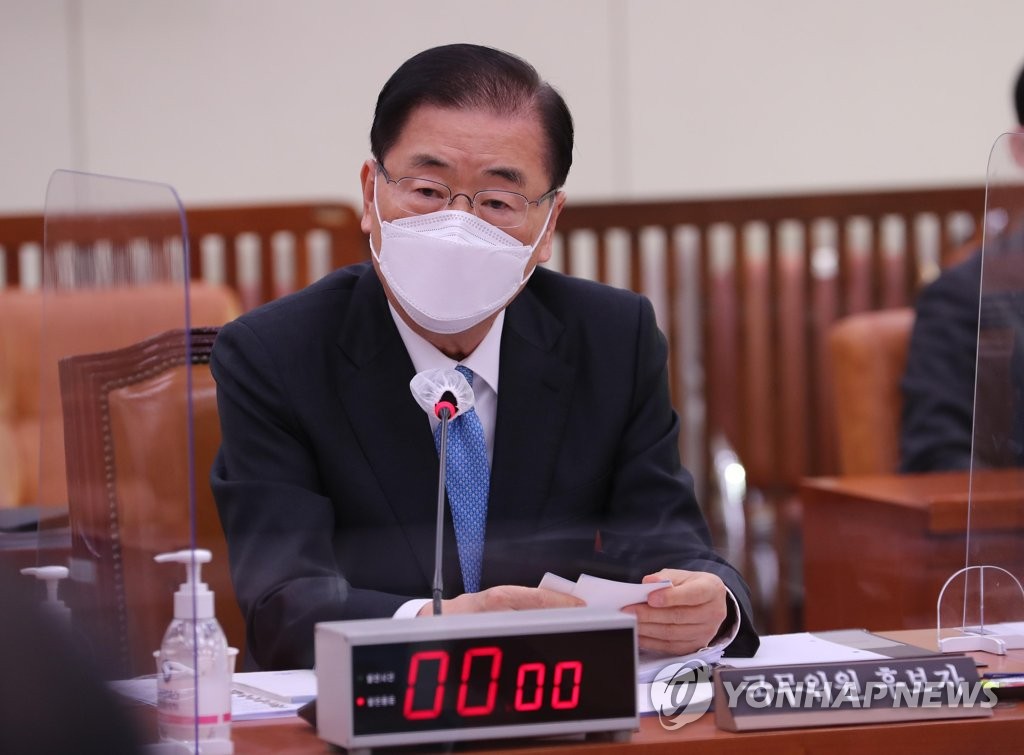 2月5日，在韩国国会外交统一委员会，外交部长官被提名人郑义溶出席人事听证会并回答议员提问。 韩联社