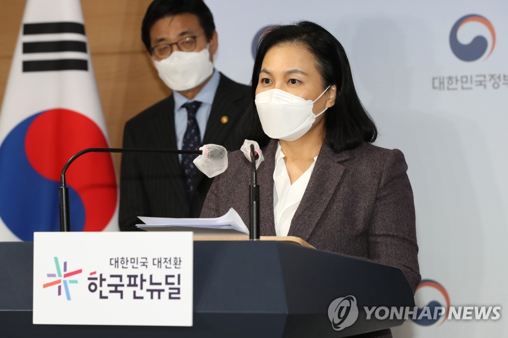 2月5日，在政府首尔办公楼，韩国产业通商资源部通商交涉本部长俞明希宣布退出世贸组织总干事选举。 韩联社