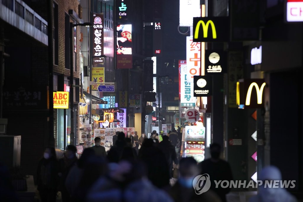 资料图片：图为首尔明洞，摄于2月6日。 韩联社