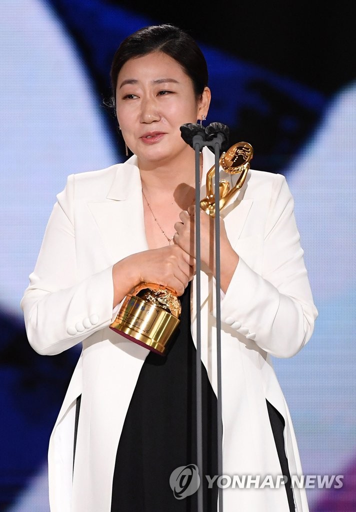 罗美兰夺青龙影后