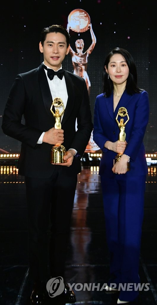 青龙最佳男女新人奖得主