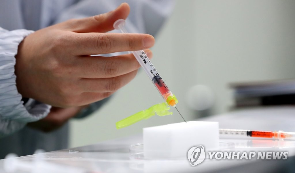 资料图片:新冠疫苗专用低死腔注射器 韩联社