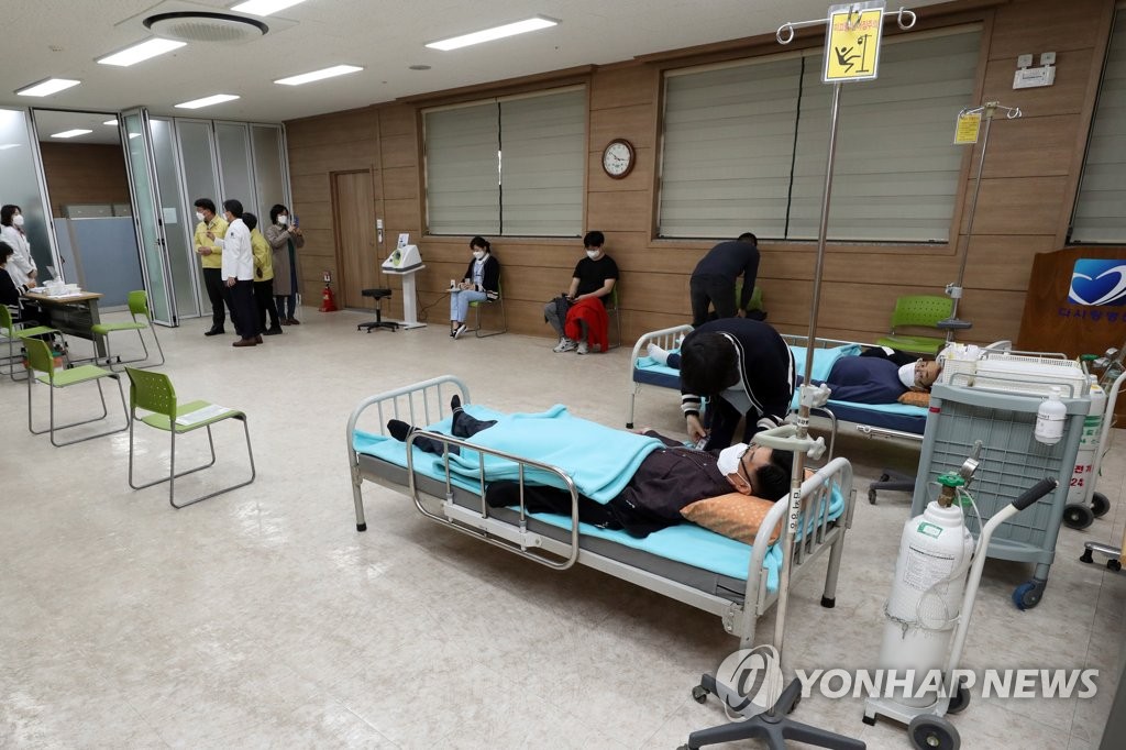 资料图片：阿斯利康疫苗接种现场 韩联社