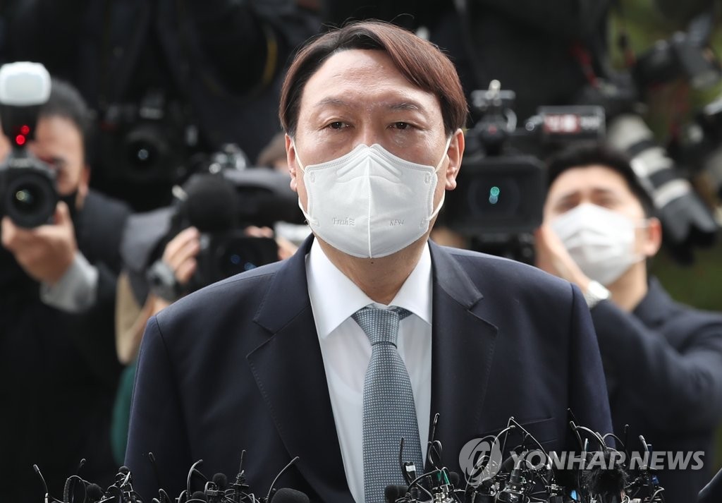 3月4日下午，在首尔市瑞草区的大检察厅，尹锡悦表明辞意。 韩联社