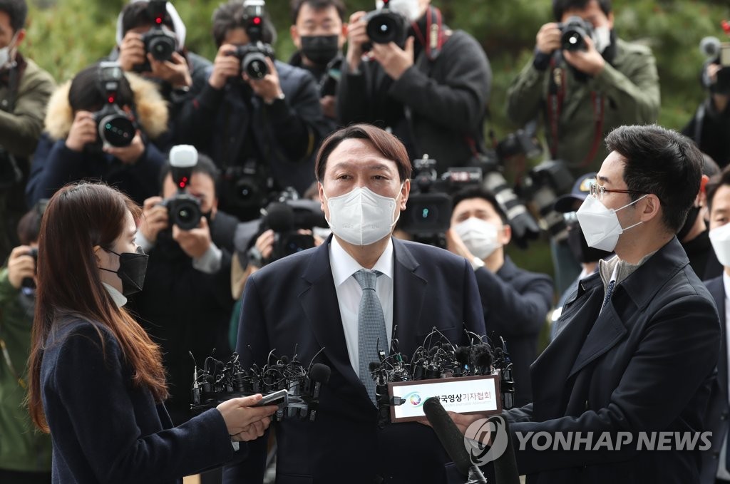 资料图片：3月4日下午，在首尔瑞草区的大检察厅办公楼，韩国检察总长尹锡悦公开表明辞意。 韩联社