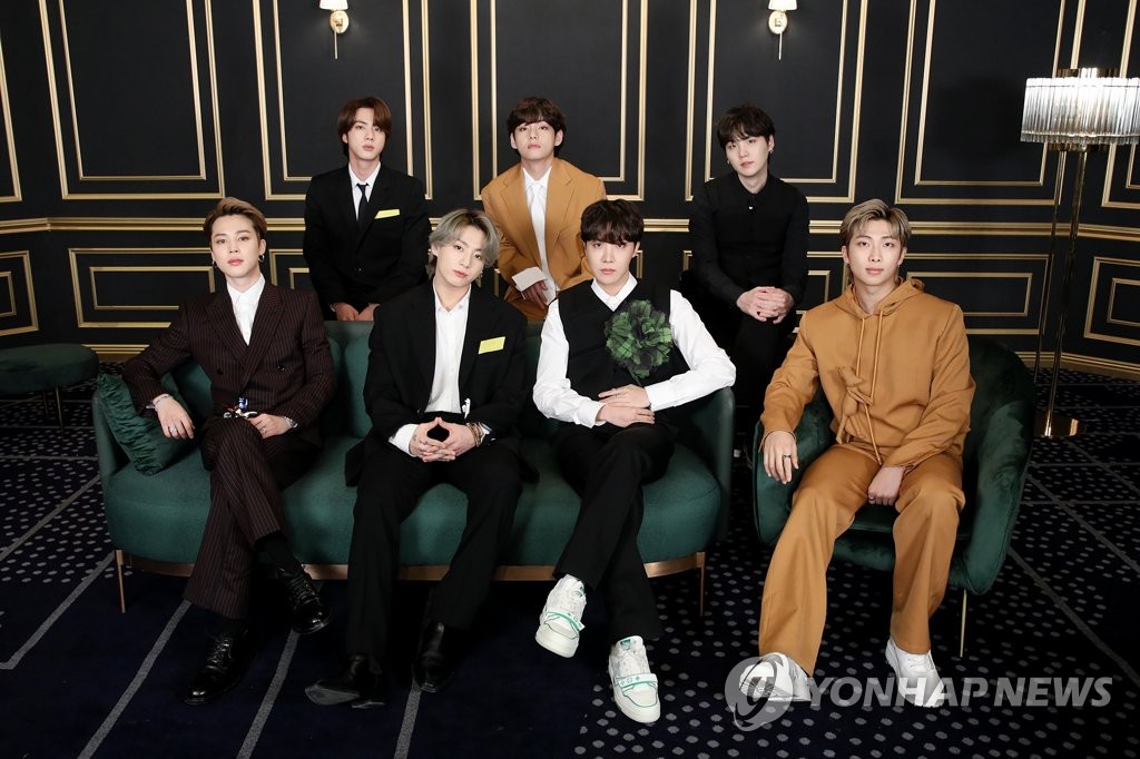 3月15日，韩国（BTS）受邀登上在线举行的第63届格莱美颁奖典礼红毯礼。 韩联社/BIGHIT MUSIC供图（图片严禁转载复制）