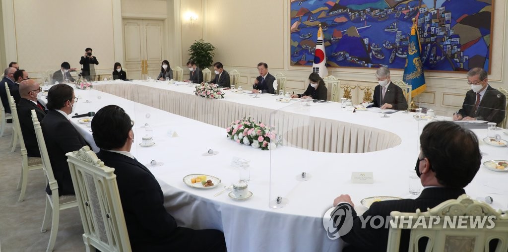 3月16日，在青瓦台，文在寅与中南美四国高官举行会谈。 韩联社