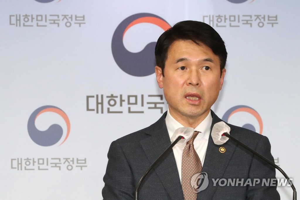 3月19日，韩国国务调整室国务第一次长崔彰沅公布了政府联合调查团对涉及第三期新城开发规划项目公务员和公营企业职员的调查结果。 韩联社