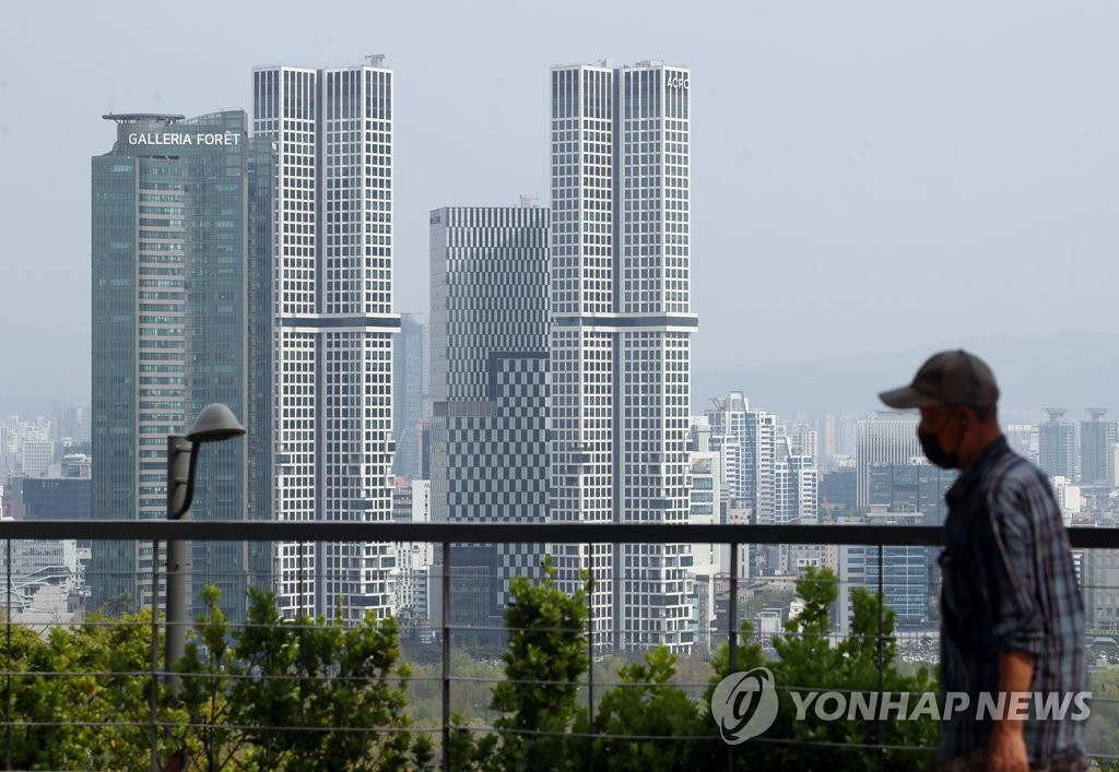 资料图片：首尔市汉江畔公寓楼 韩联社