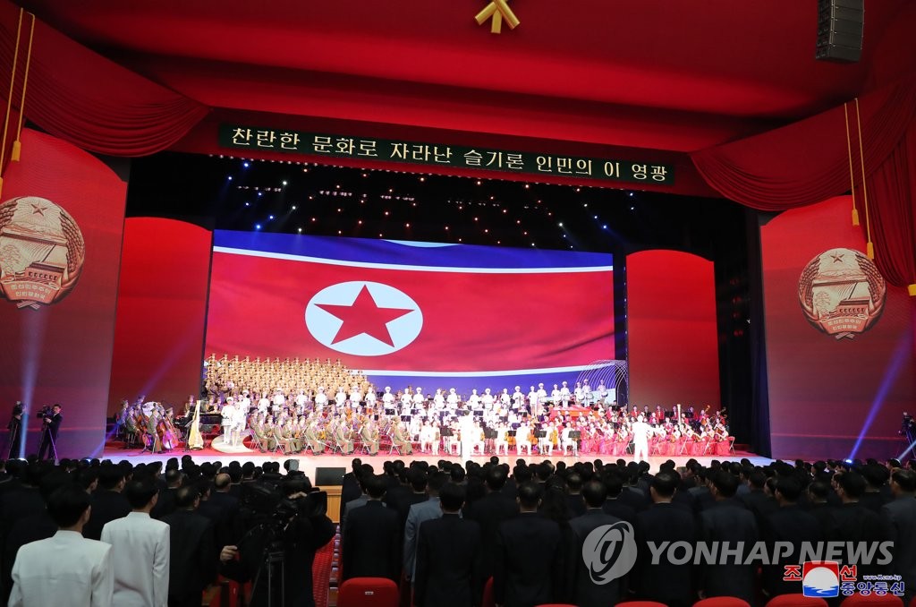 金正恩观看“太阳节”演出 金正恩观看“太阳节”演出
