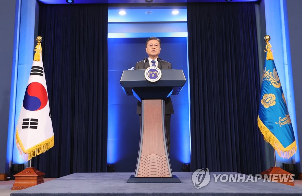 5月10日，在青瓦台春秋馆，韩国总统文在寅发表就职四周年特别讲话。 韩联社