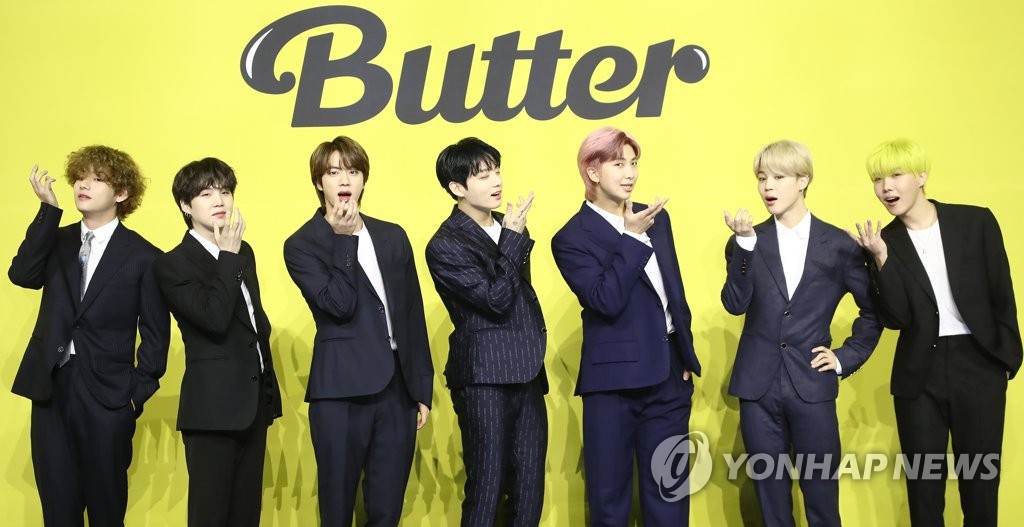 资料图片：5月21日下午，在首尔奥林匹克公园，防弹少年团举行英文新歌《Butter》发布会。 韩联社
