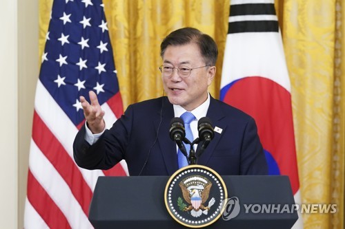 资料图片：当地时间5月21日，在美国白宫，韩国总统文在寅在韩美首脑会谈结束后举行联合记者会，答记者问。 韩联社
