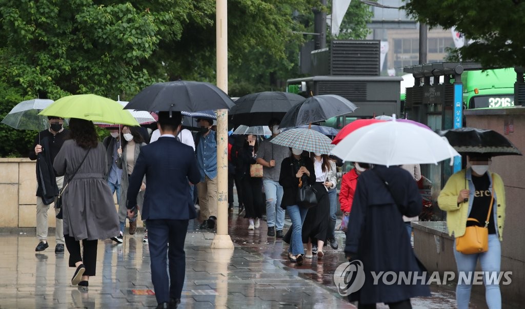 首爾連日降雨5月28日上午,首爾地區再次出現降雨天氣.