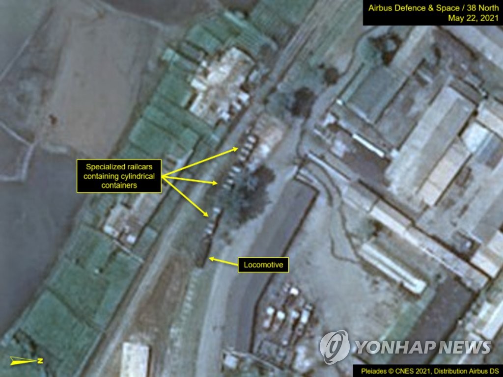 美国研究朝鲜问题的专题网站"北纬38度"（38 North）28日发文称，基于对22日拍摄的朝鲜宁边核设施的商业卫星图分析，发现该设施园区仍有继续运转的迹象，但没有证据证明朝鲜移动了乏燃料棒。 韩联社/北纬38度供图（图片严禁转载复制）