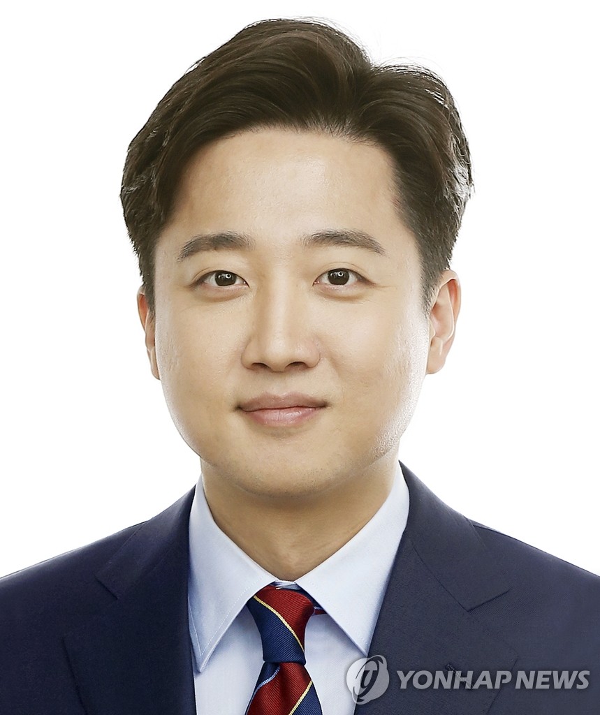 国民力量党新党首李俊锡 韩联社