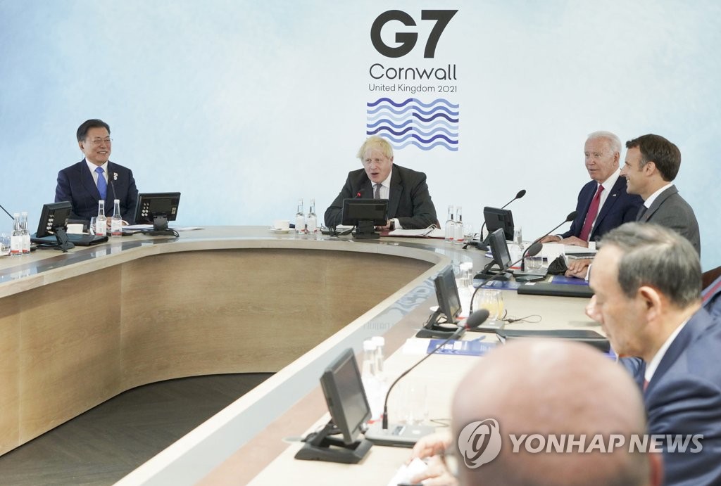 文在寅在G7峰会分别同美日领导人简短会面