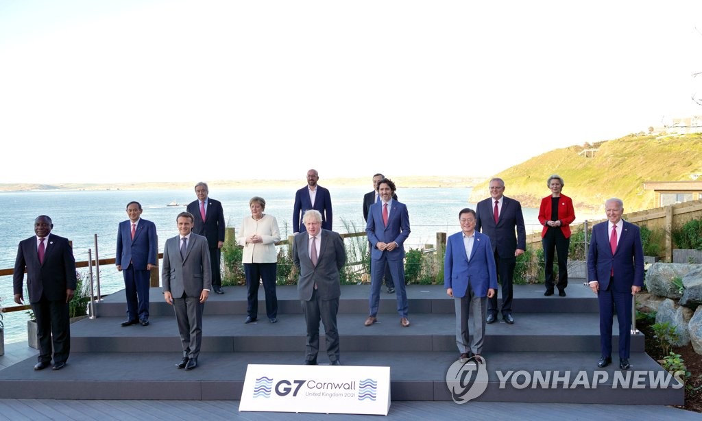 G7峰会领导人大合影 韩联社