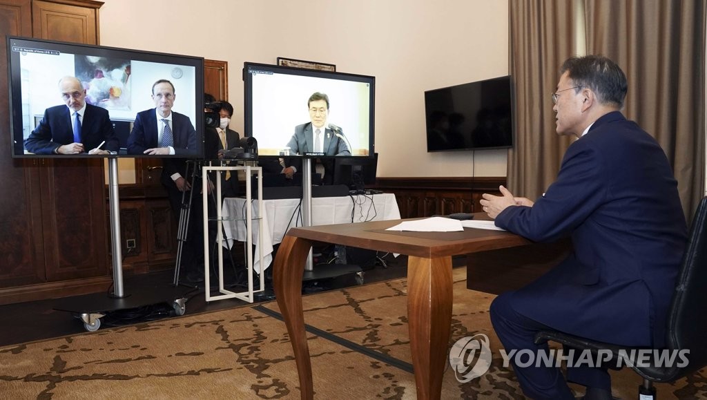 当地时间6月15日，在维也纳一酒店，韩国总统文在寅与国药企CureVac首席执行官弗兰兹-沃纳·哈斯举行视频会议。 韩联社