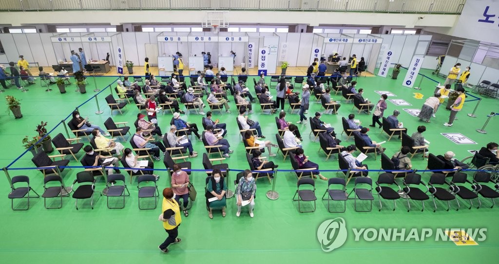 资料图片：新冠疫苗接种中心 韩联社