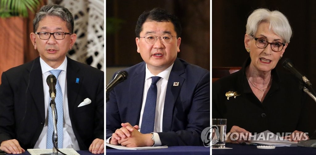 左起依次为森健良、崔钟建和温迪·谢尔曼。 韩联社