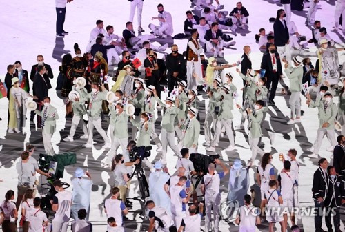 7月23日，2020年东京奥运会在日本新国家体育场隆重开幕。图为韩国代表团第103位出场。 韩联社