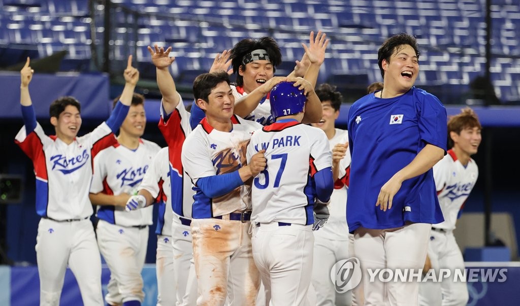 7月29日，在东京奥运会棒球分组循环赛B组第一轮韩国队对阵以色列的比赛中，韩国队以6比5险胜以色列取得开门红。 韩联社