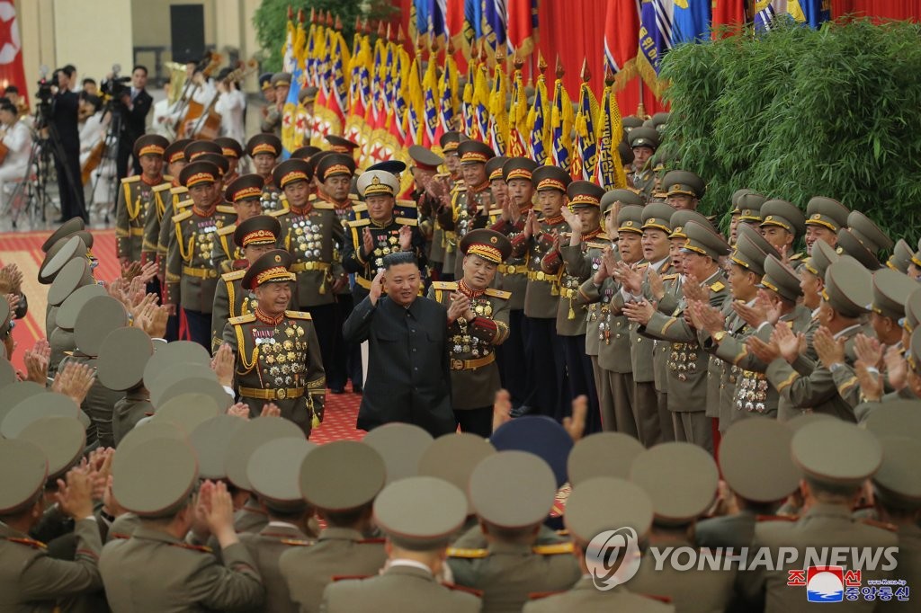 金正恩主持全军指挥官讲习会 金正恩主持全军指挥官讲习会
