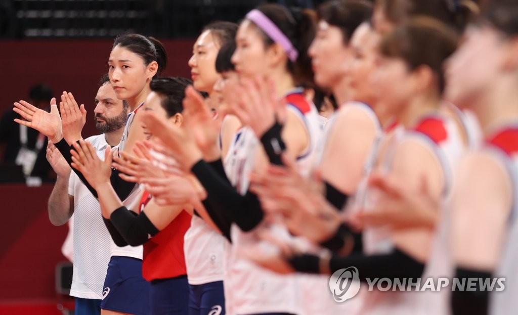 8月8日上午，在日本东京有明竞技场进行的2020东京奥运会铜牌争夺战中，韩国女排以0比3不敌塞尔维亚队，无缘奖牌。 韩联社