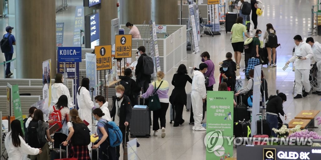 图为仁川国际机场第一航站楼到达大厅，摄于8月11日。 韩联社