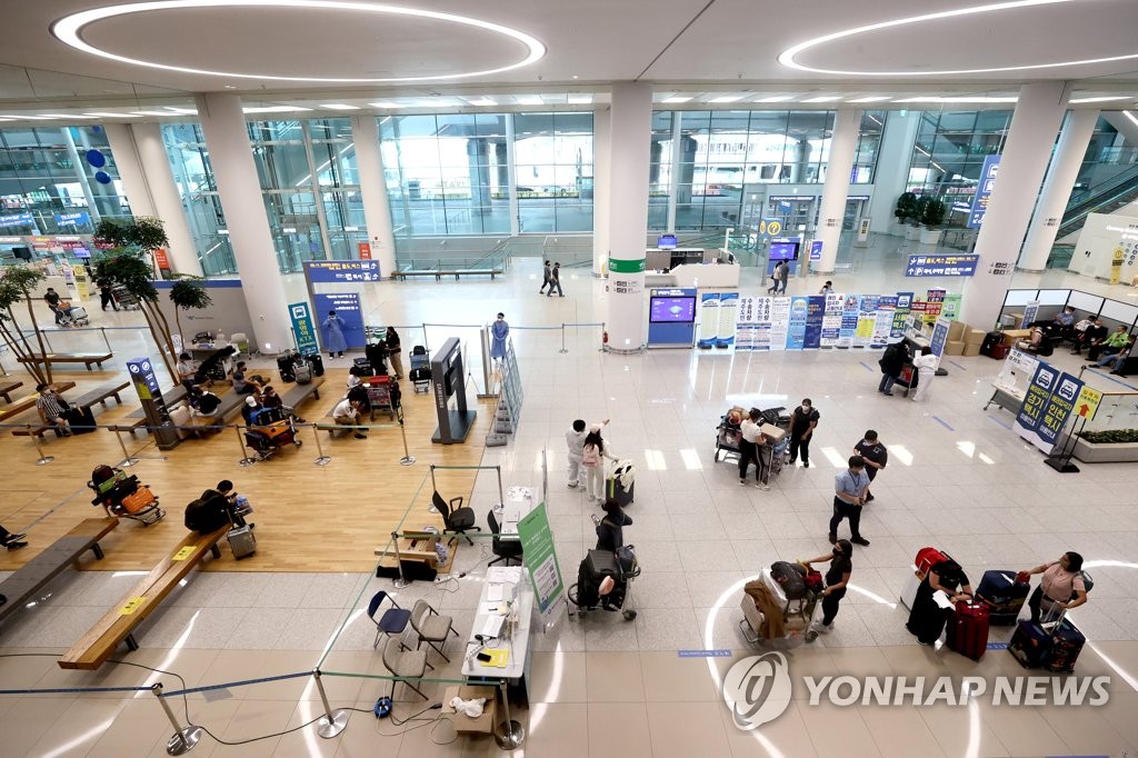 资料图片：仁川国际机场第二航站楼到达厅 韩联社