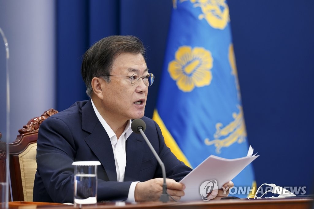 9月6日，在青瓦台，韩国总统文在寅主持召开青瓦台首席秘书和辅佐官会议。 韩联社