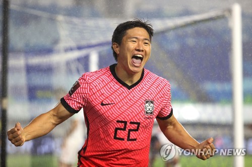 9月7日下午，在韩国水原世界杯体育场，2022卡塔尔世界杯亚洲区预选赛12强赛A组第二轮韩国对阵黎巴嫩。图为权昶勋为韩国队射入第一粒进球后欢呼庆祝。 韩联社