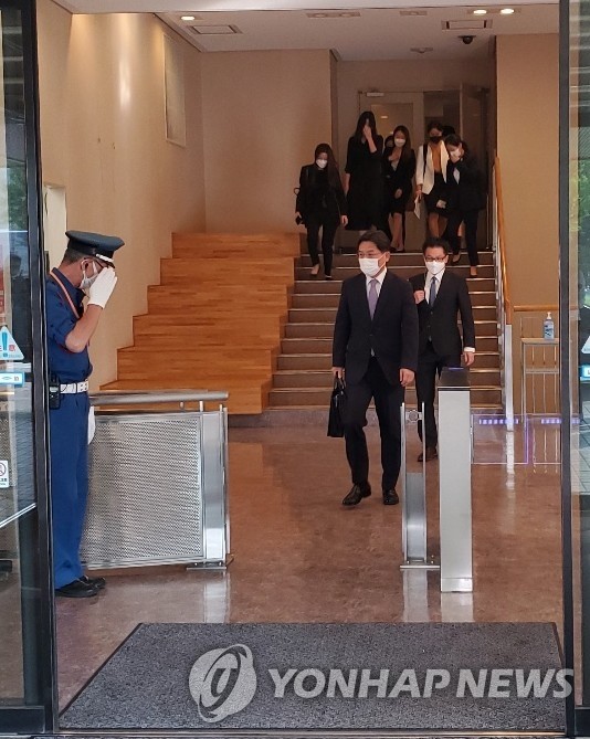 9月13日，韩国外交部韩半岛和平交涉本部长、对朝代表鲁圭悳在日本外务省会见日本外务省亚洲大洋洲局局长船越健裕后离场。 韩联社