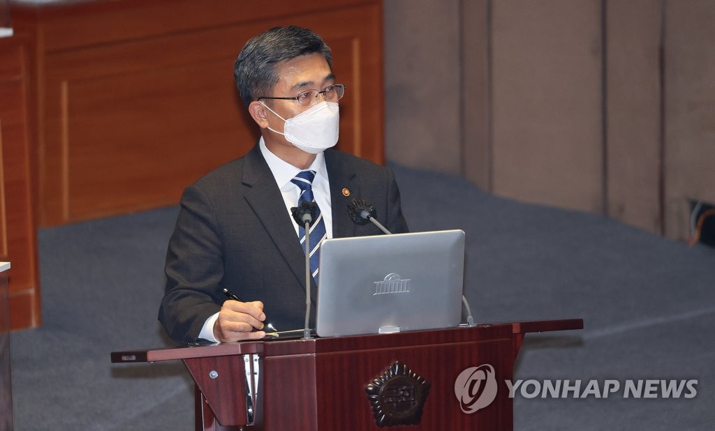 9月14日，在韩国国会，国防部长官徐旭出席对政府质询，回答外交、统一、安全领域的提问。 韩联社/国会摄影记者团