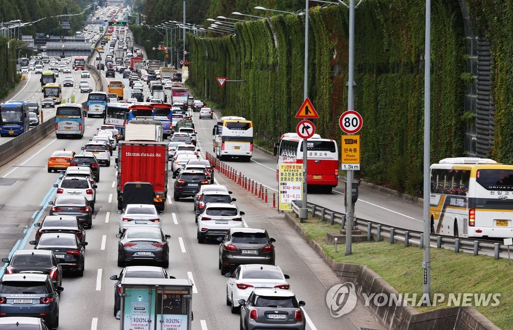 韩国中秋返乡潮开始 部分高速公路现拥堵