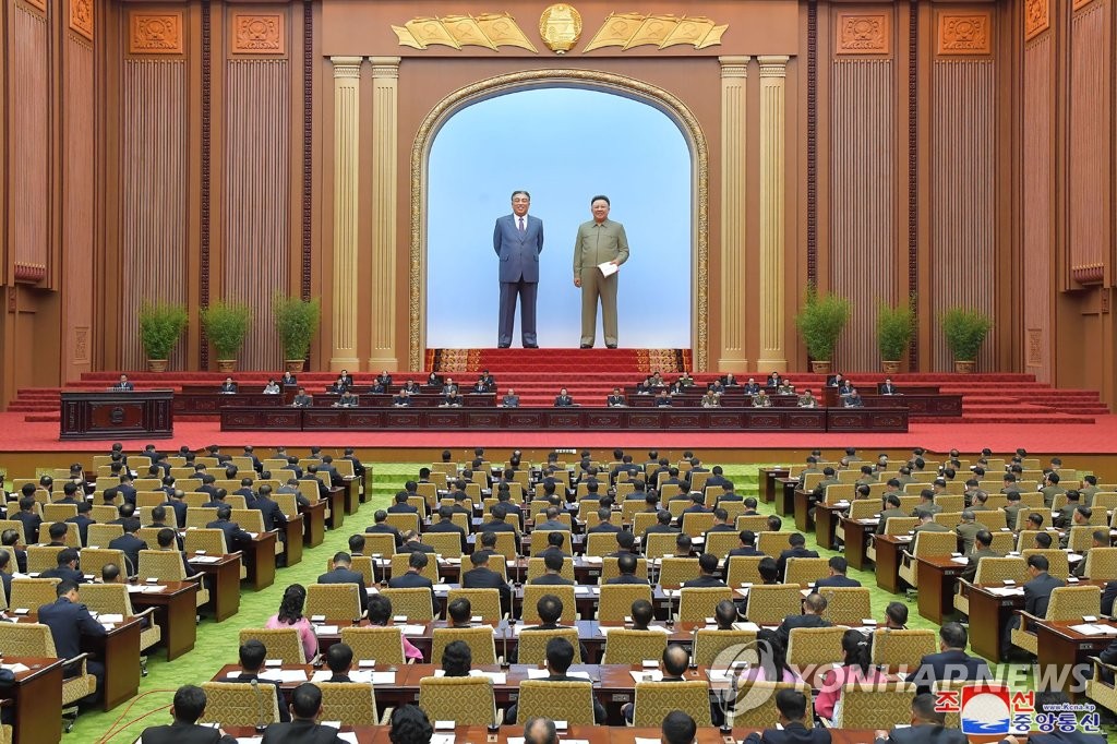 据朝中社9月29日报道，朝鲜第十四届最高人民会议第五次会议第一天会议前一天在万寿台议事堂举行。 韩联社/朝中社（图片仅限韩国国内使用，严禁转载复制）