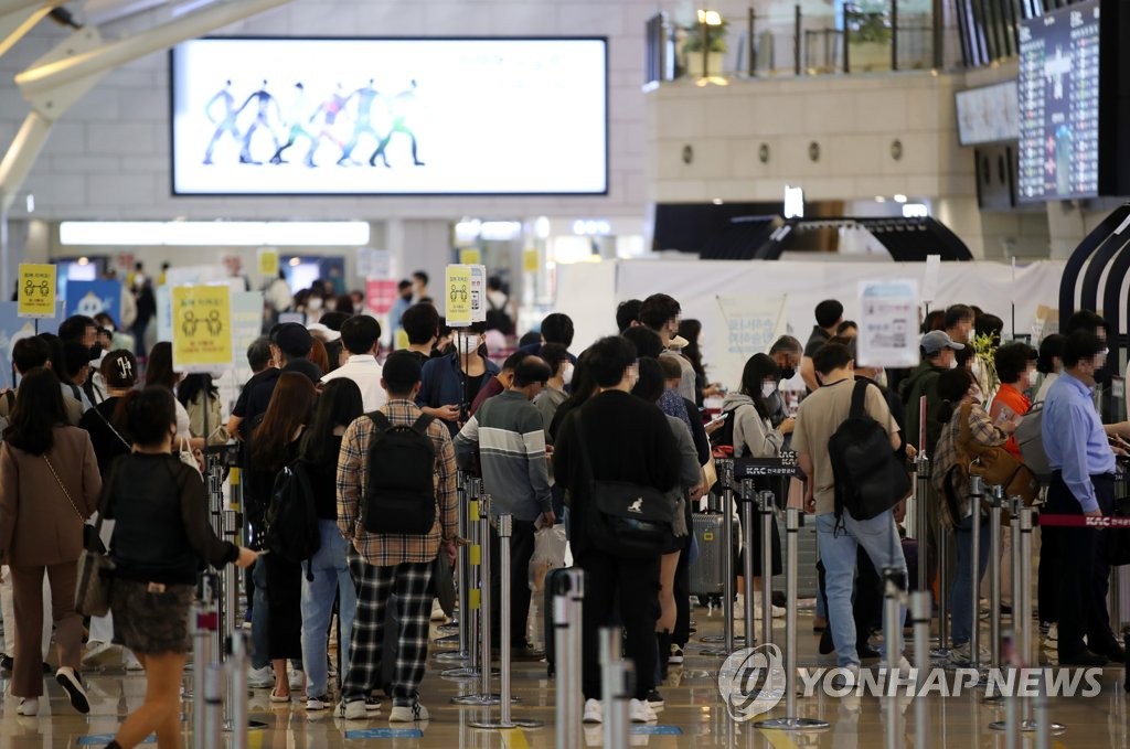 资料图片：机场国内线繁忙。 韩联社