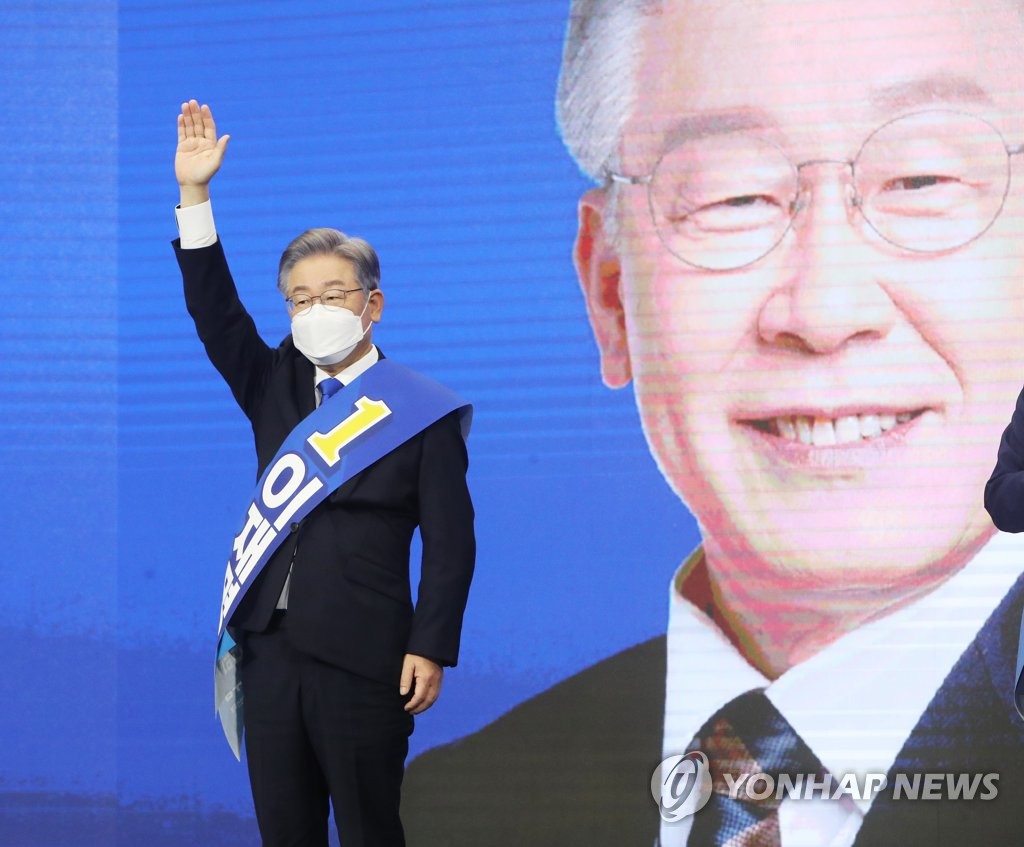 韩执政党确定下届总统候选人 大选选战启幕