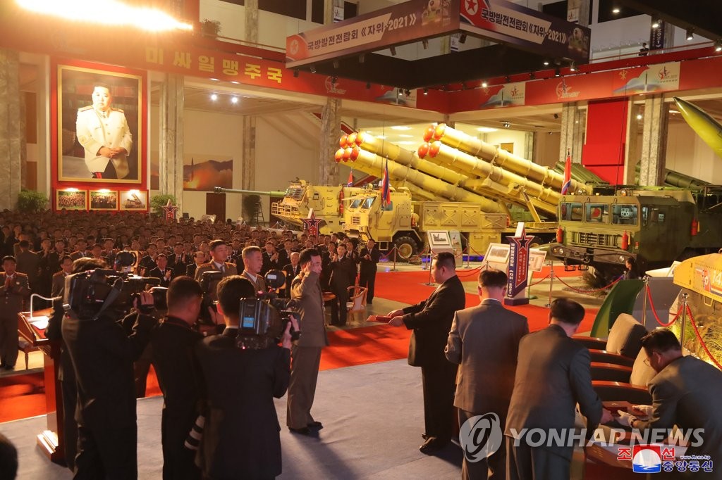 韩美情报部门正分析朝鲜办展展示武器