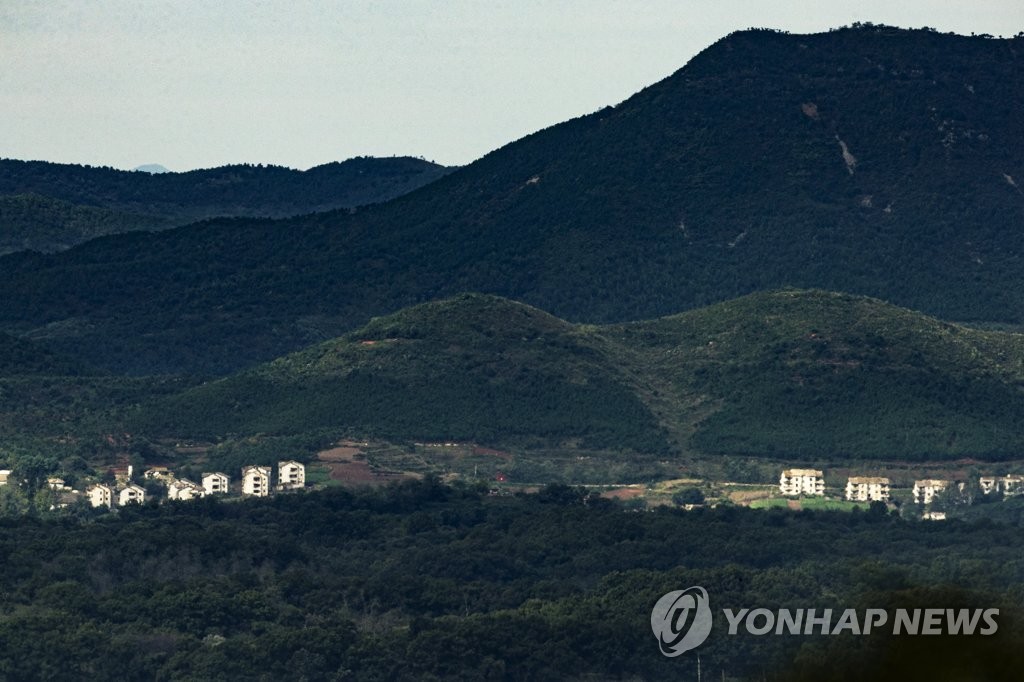 资料图片：从韩国坡州远眺停战线以北。 韩联社