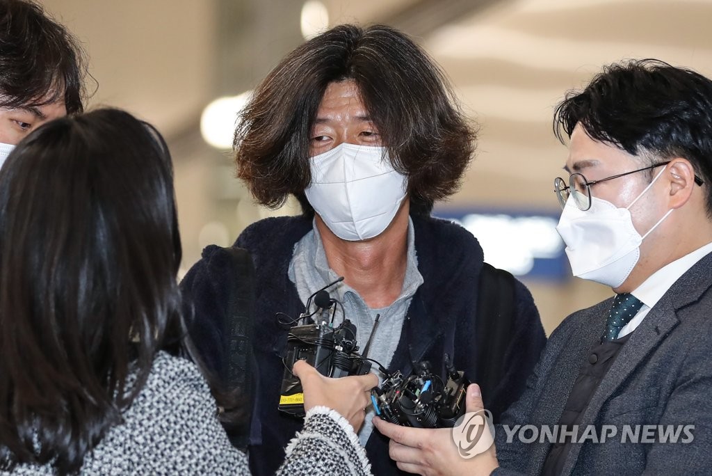 韩地产弊案关键人物回国 韩地产弊案关键人物回国